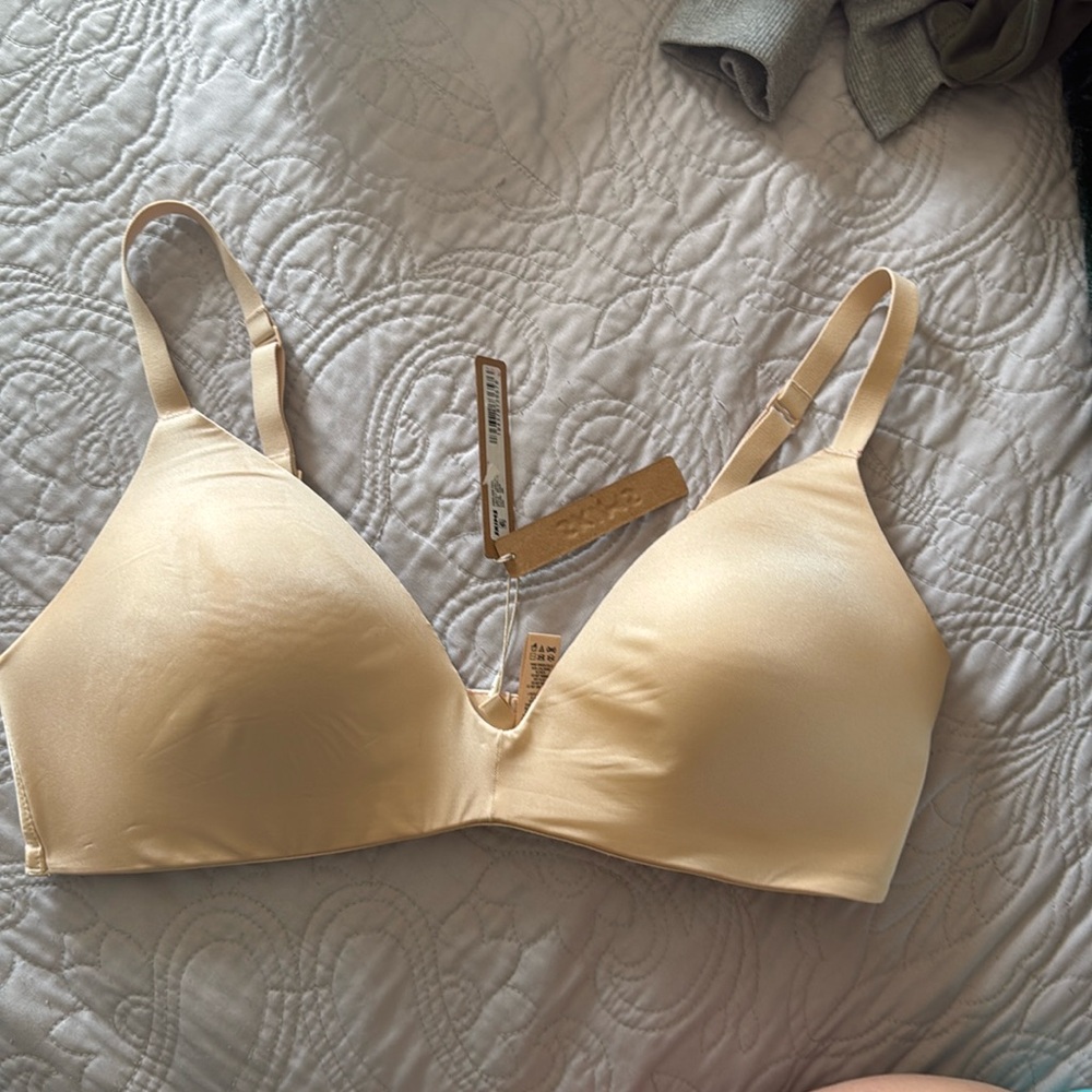 Skims NWT 
Wireless Form 38C